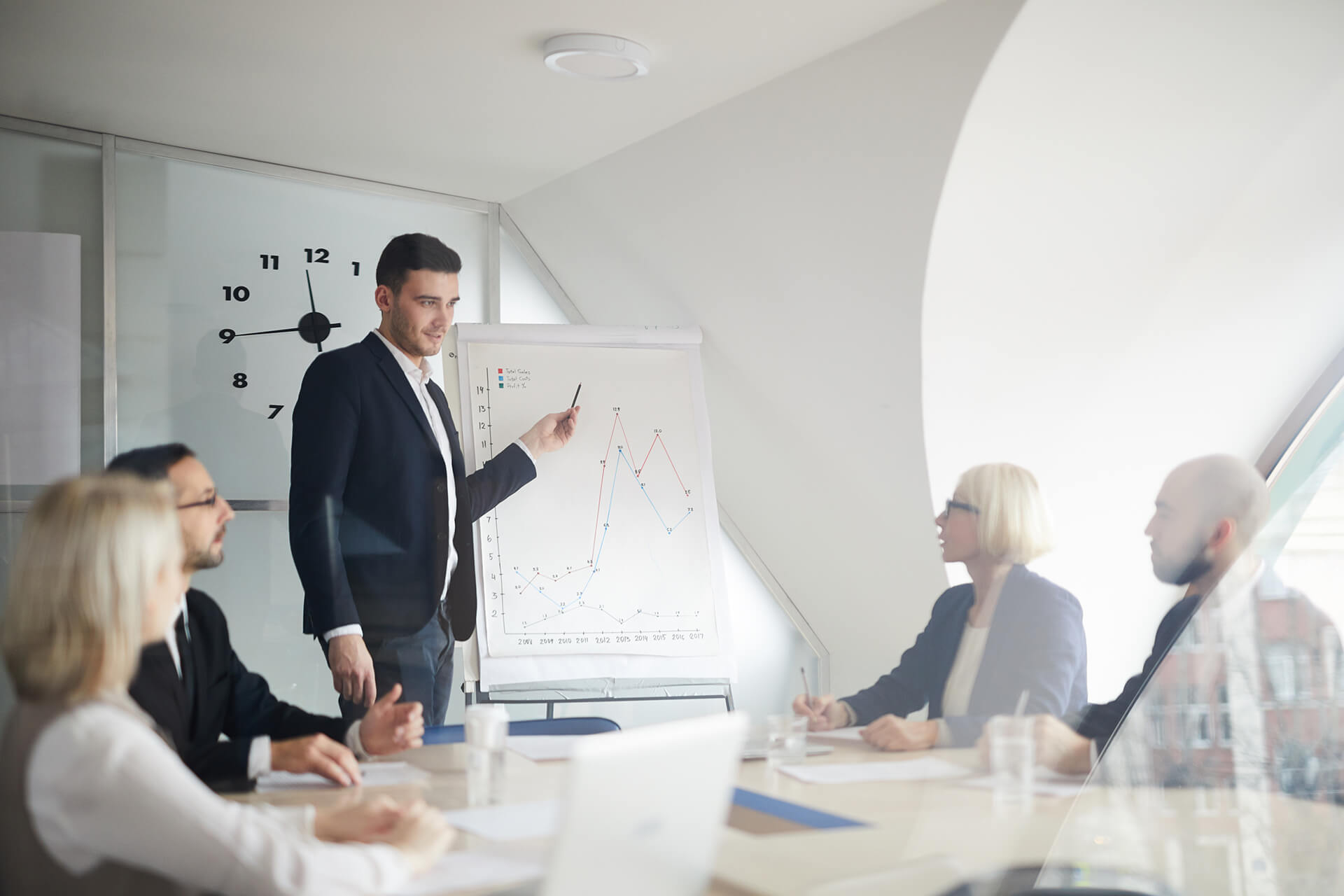 discussing-financial-statistics-HBPDSY9.jpg